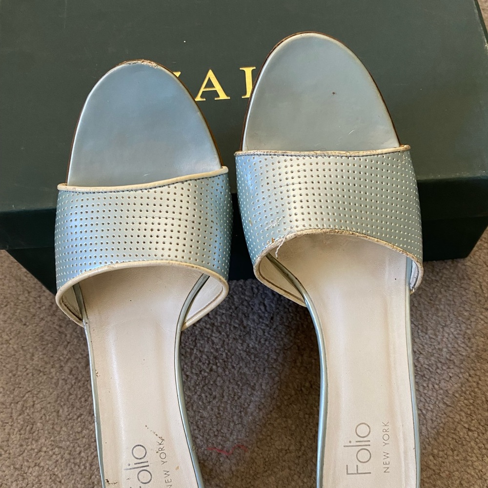 Elegant folio sandals in good condition, size 8.5.